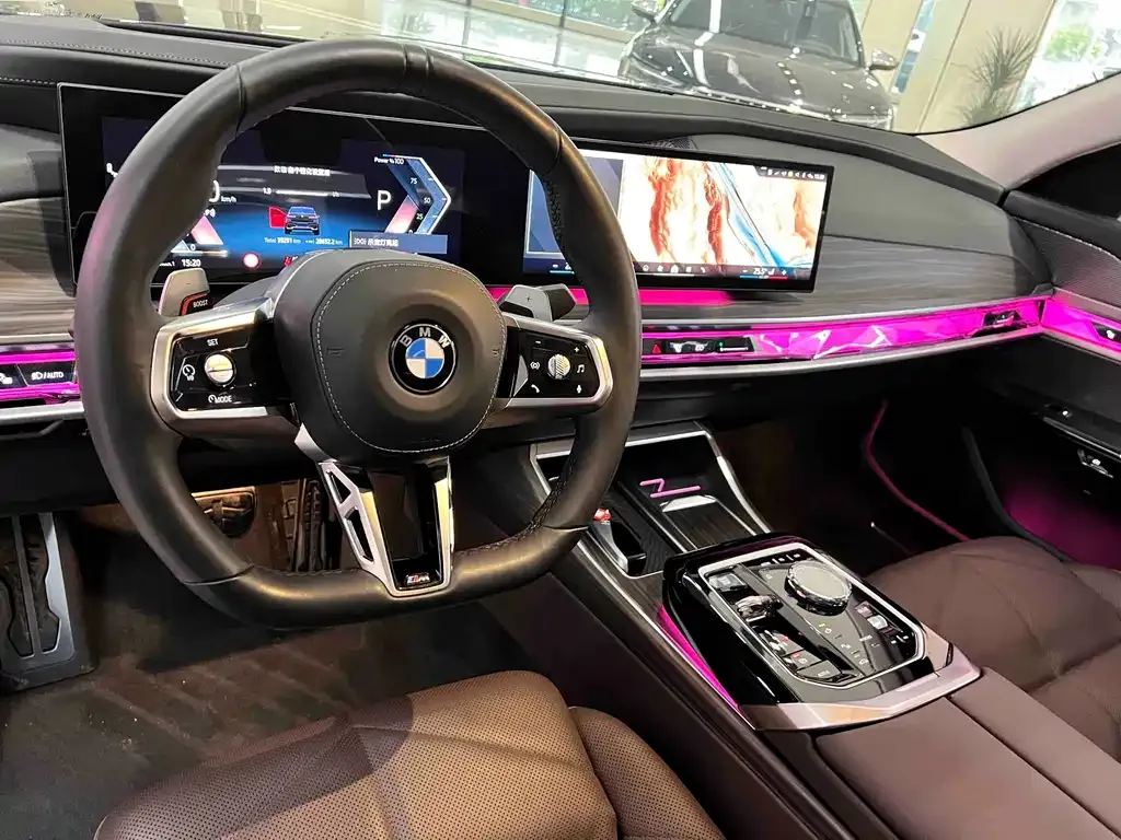 BMW 7 Series — фото 10