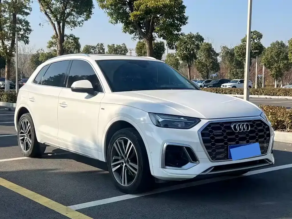 Audi Q5L — фото 10