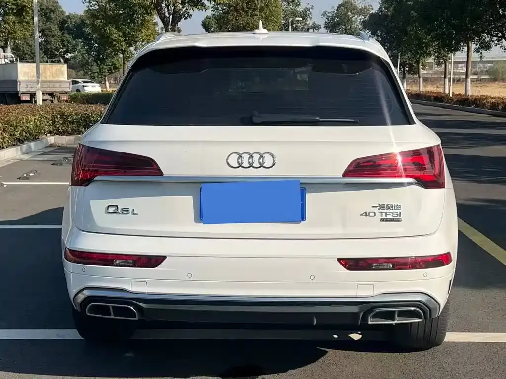 Audi Q5L — фото 5