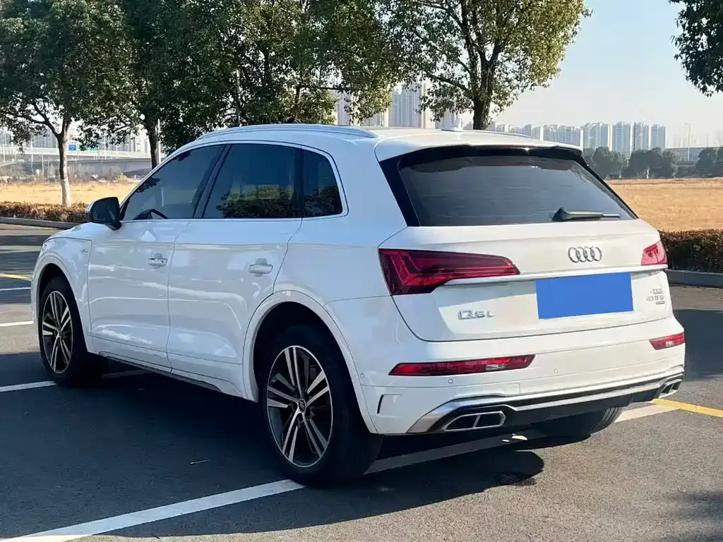 Audi Q5L — фото 6