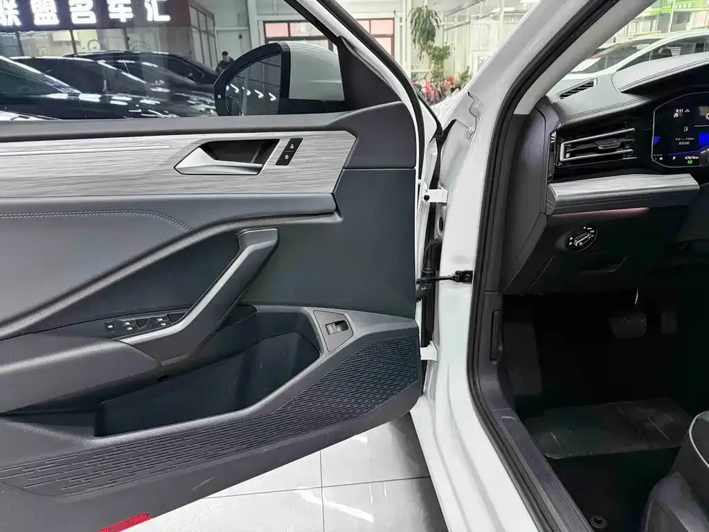 Volkswagen Sagitar 2023 из CN, фото 4