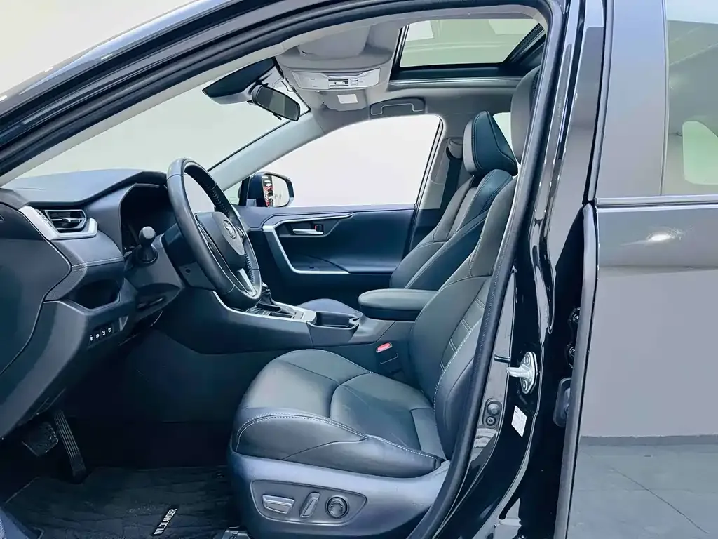 Toyota Wildlander 2024 из CN, фото 3