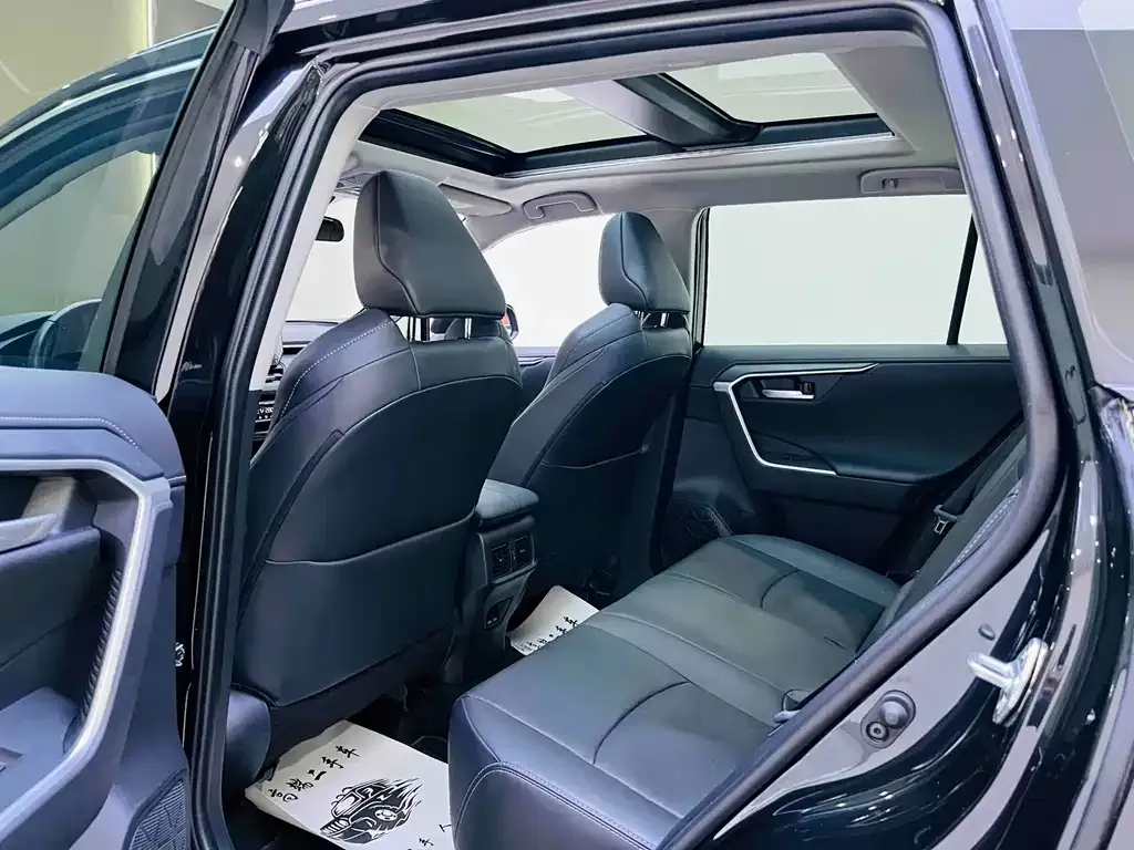 Toyota Wildlander 2024 из CN, фото 10