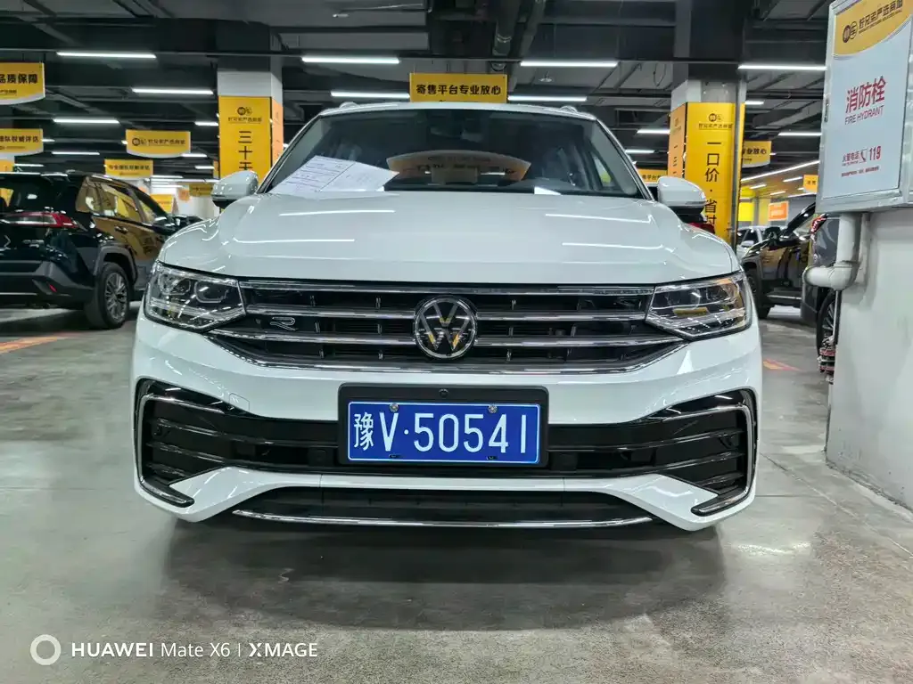 Volkswagen Tiguan L — фото 10