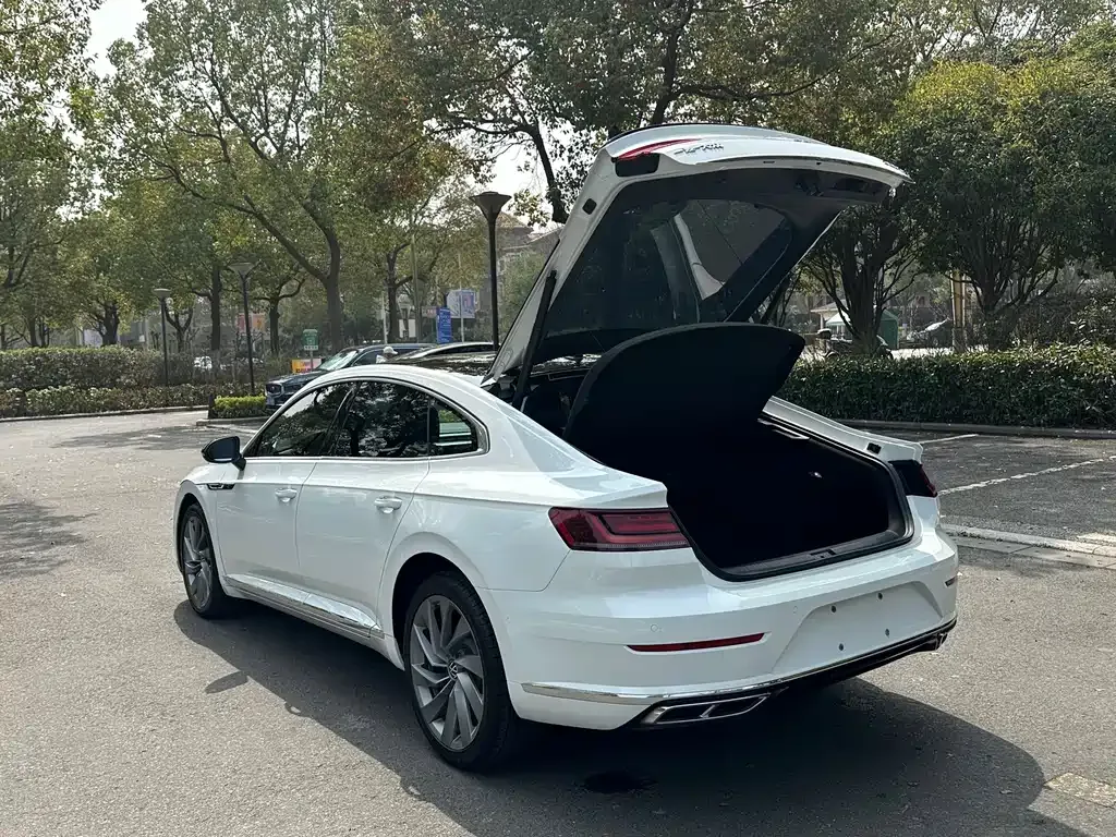 Volkswagen CC 2023 из CN, фото 9