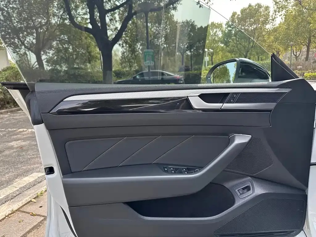 Volkswagen CC 2023 из CN, фото 6