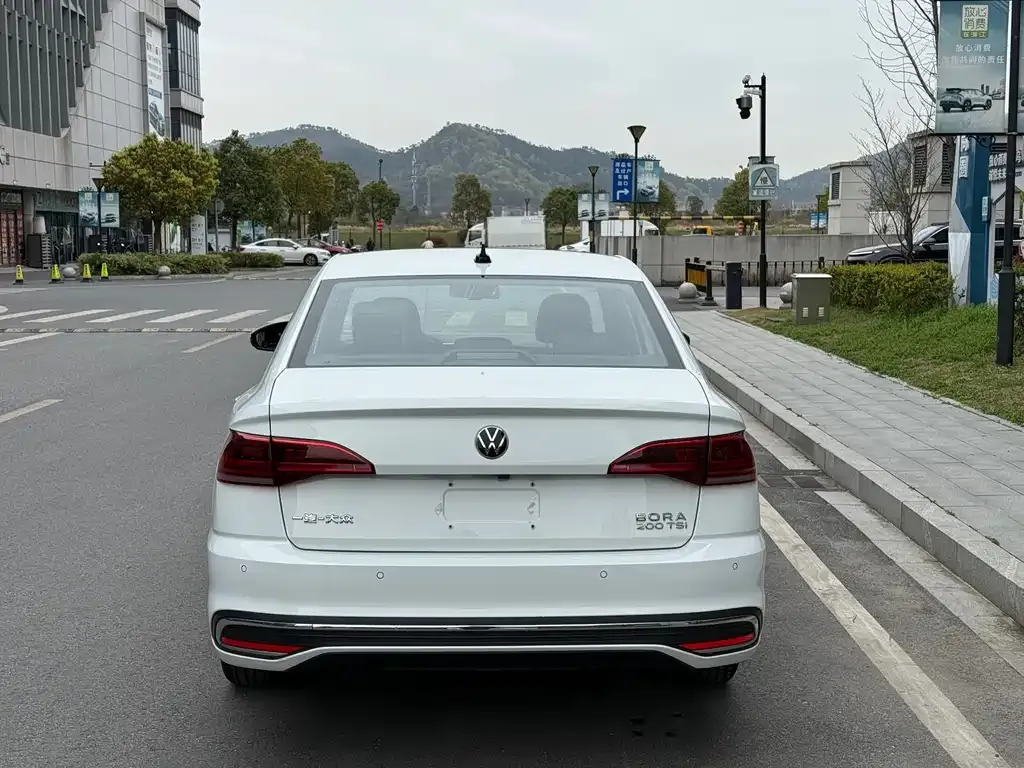 Volkswagen Bora 2024 из CN, фото 10