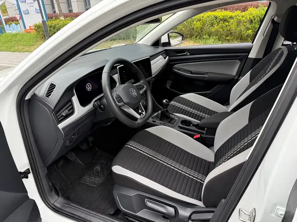 Volkswagen Bora 2024 из CN, фото 7