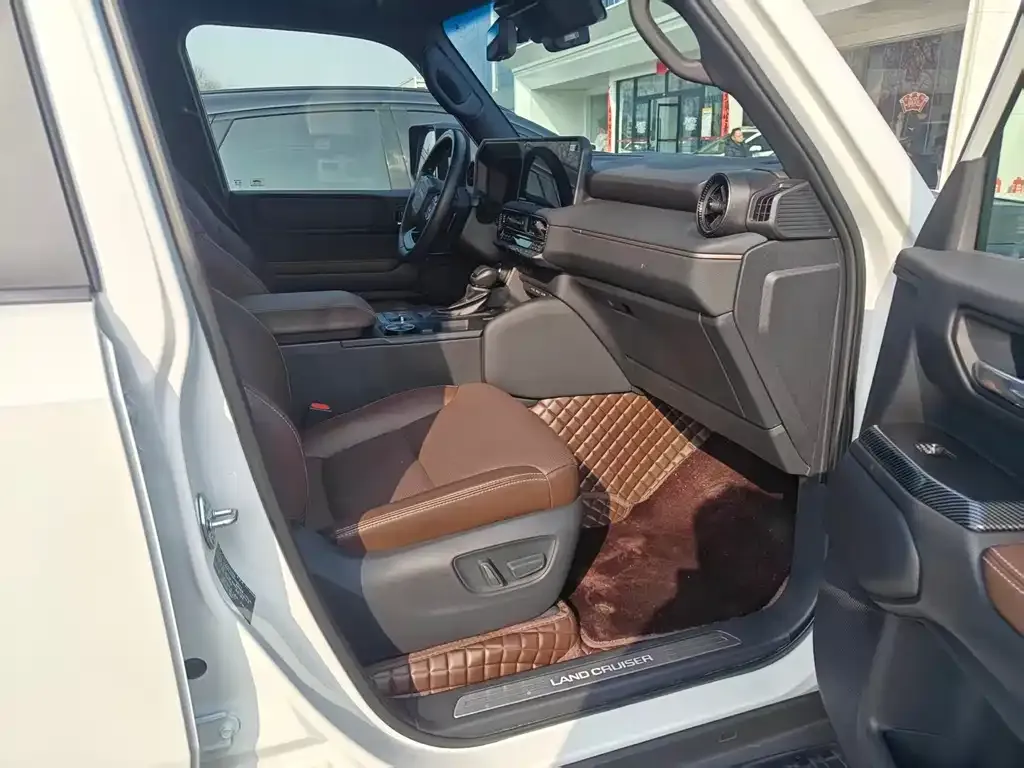 Toyota Prado — фото 1