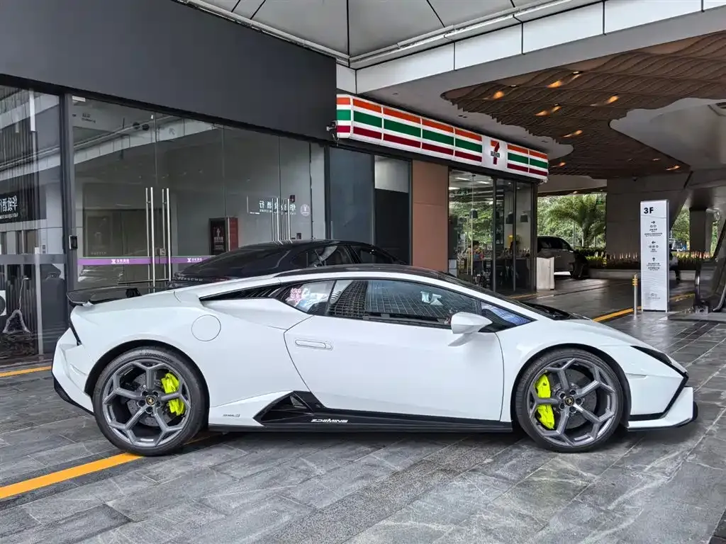 Lamborghini Huracan 2024 из CN, фото 4