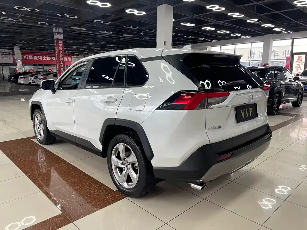 Toyota RAV4 2023 из CN, фото 4