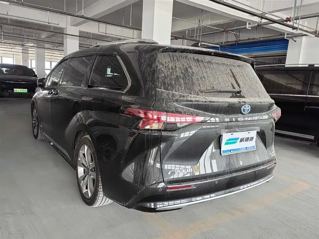 Toyota Sienna — фото 7