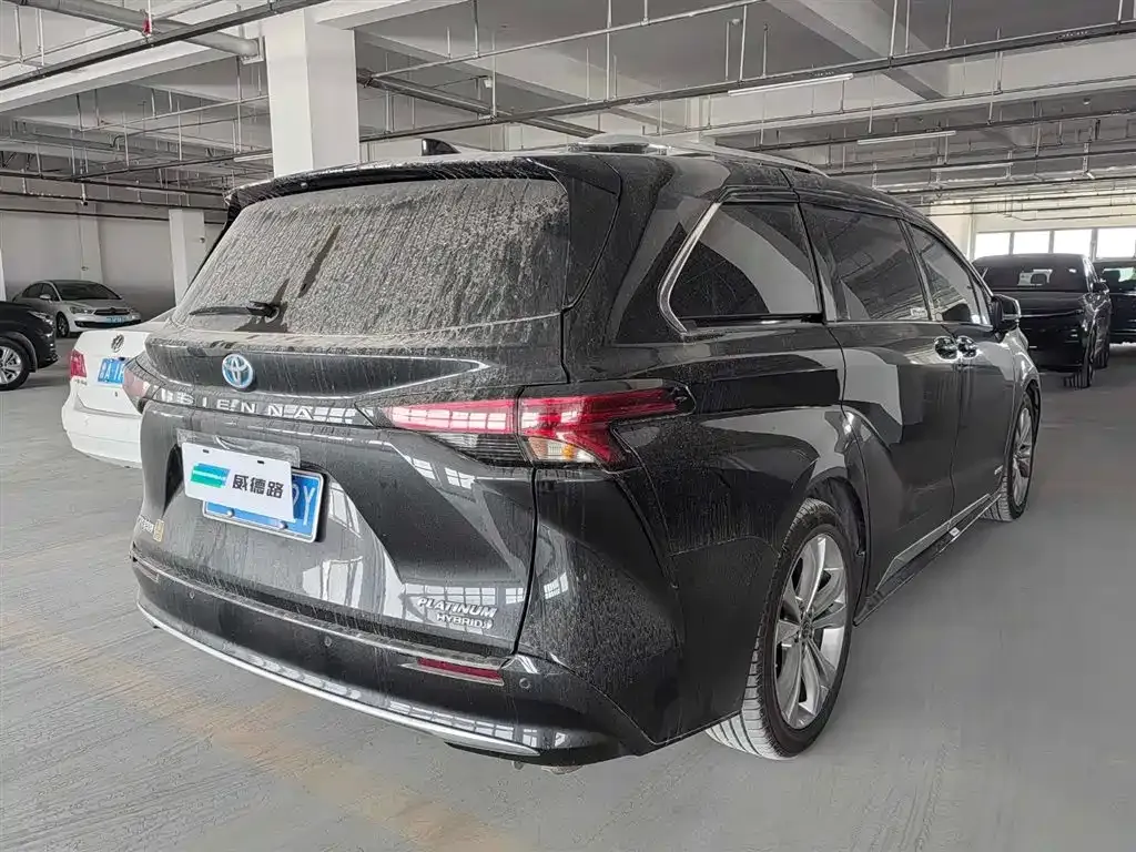 Toyota Sienna — фото 6