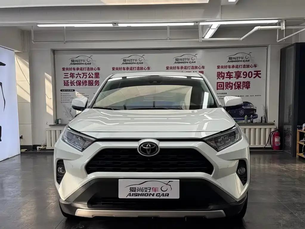 Toyota RAV4 — фото 7