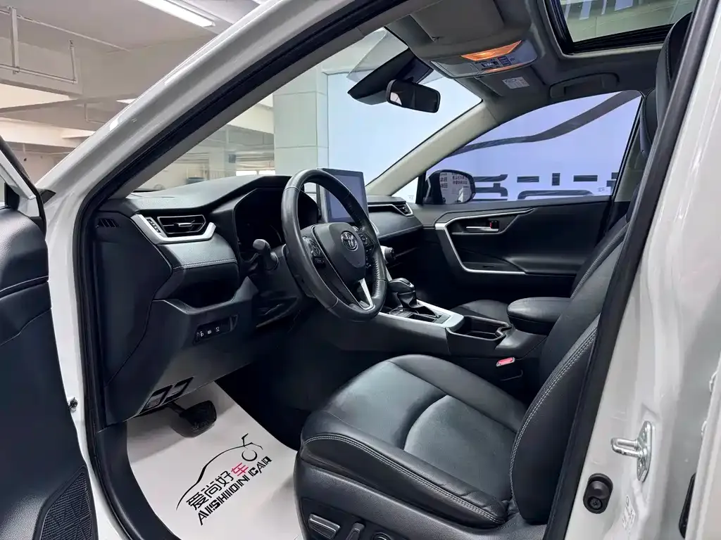 Toyota RAV4 — фото 2