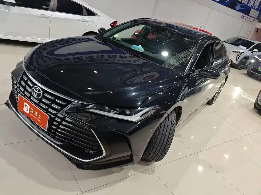 Toyota Avalon — фото 1