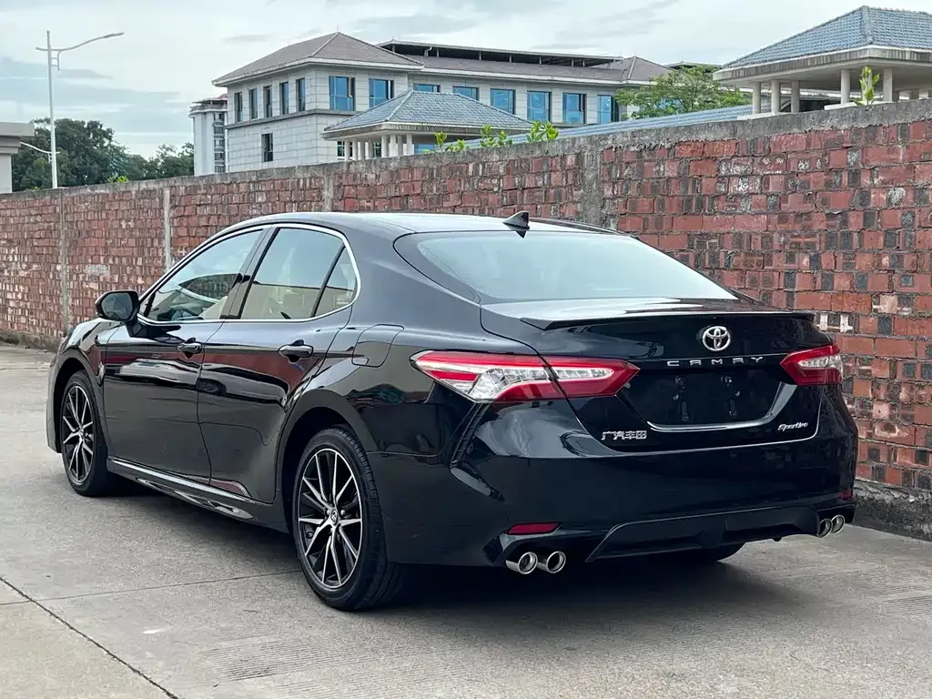 Toyota Camry — фото 6
