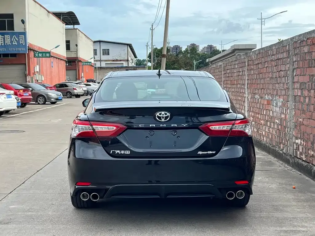 Toyota Camry — фото 8