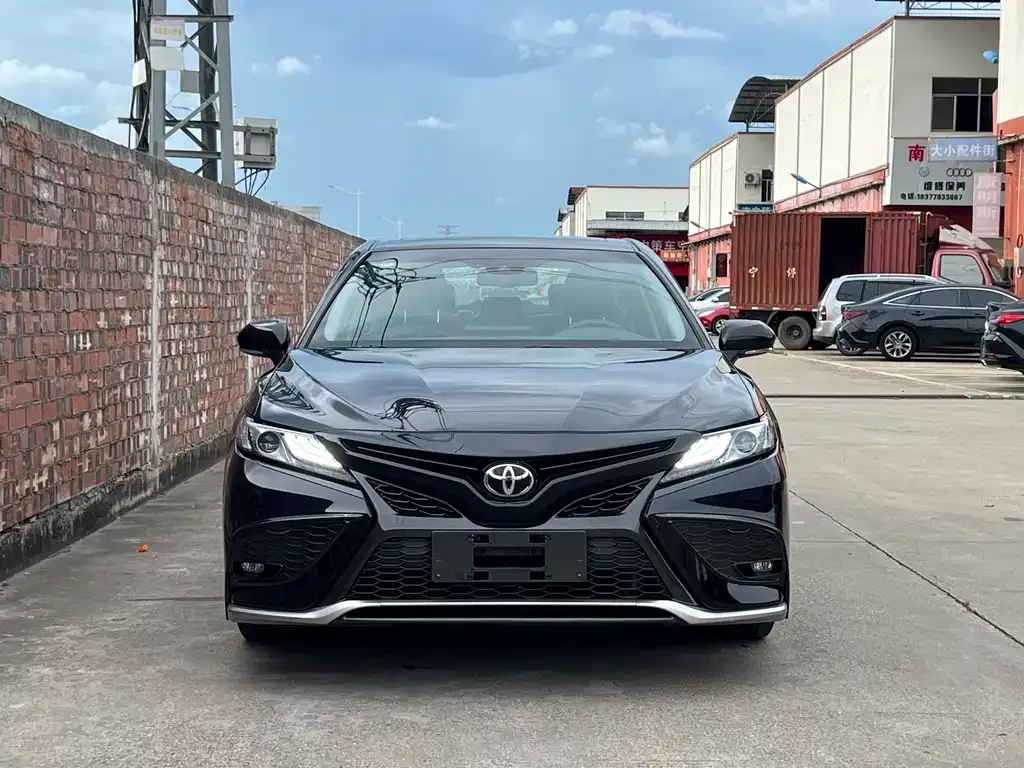 Toyota Camry — фото 7