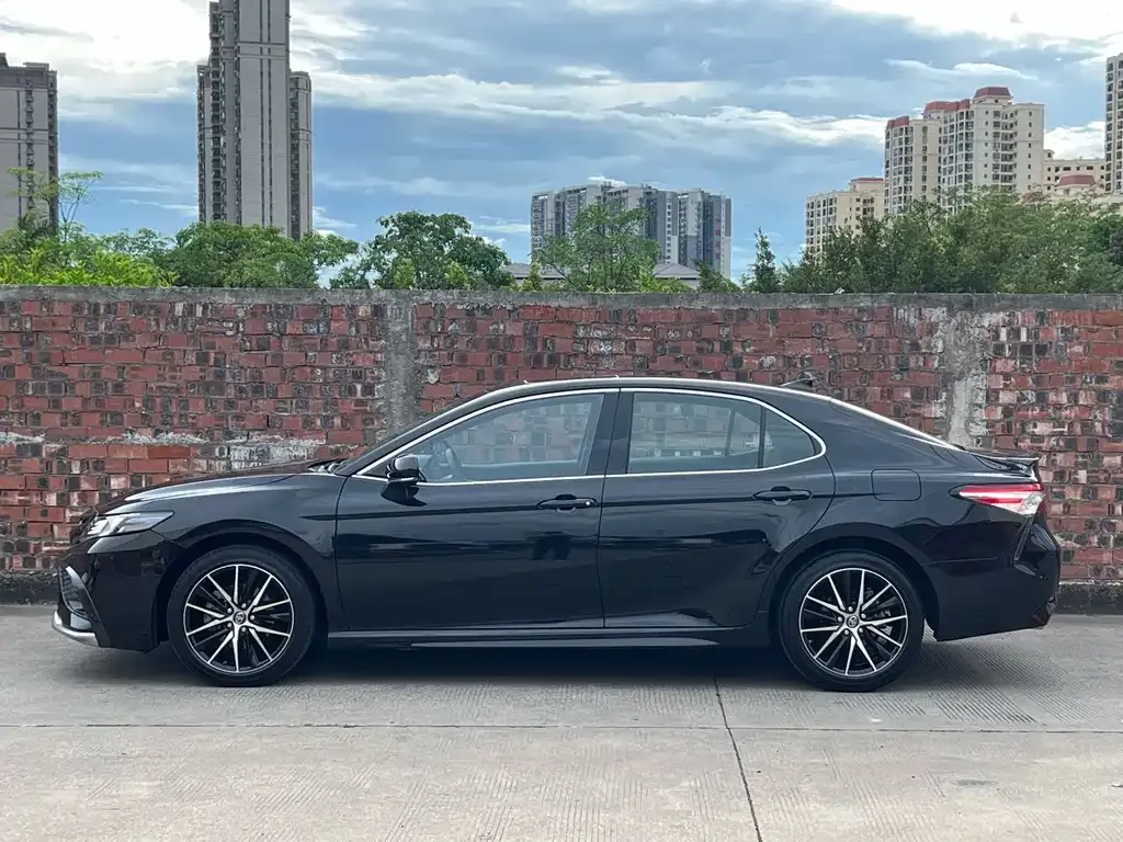 Toyota Camry — фото 4