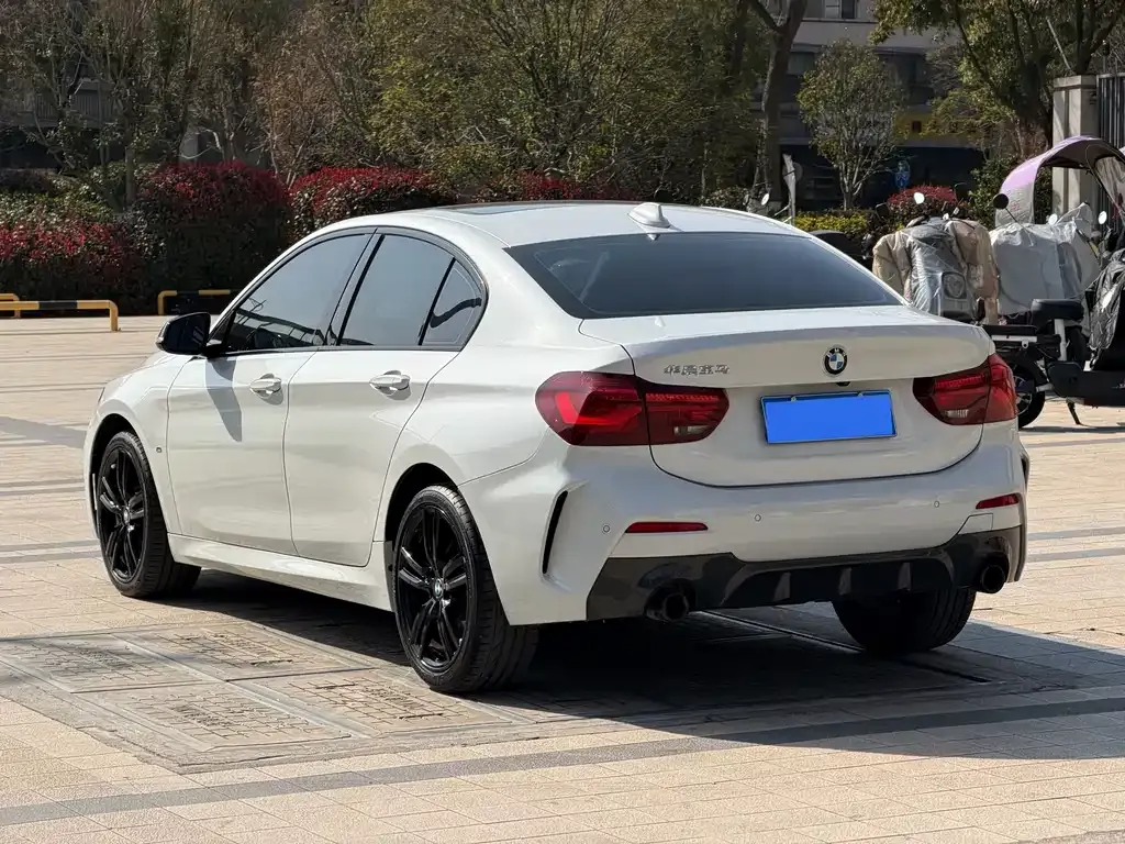 BMW 1 Series 2023 из CN, фото 3
