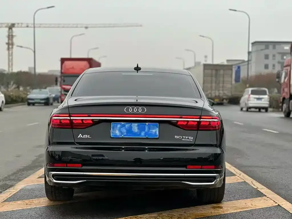Audi A8 2023 из CN, фото 3