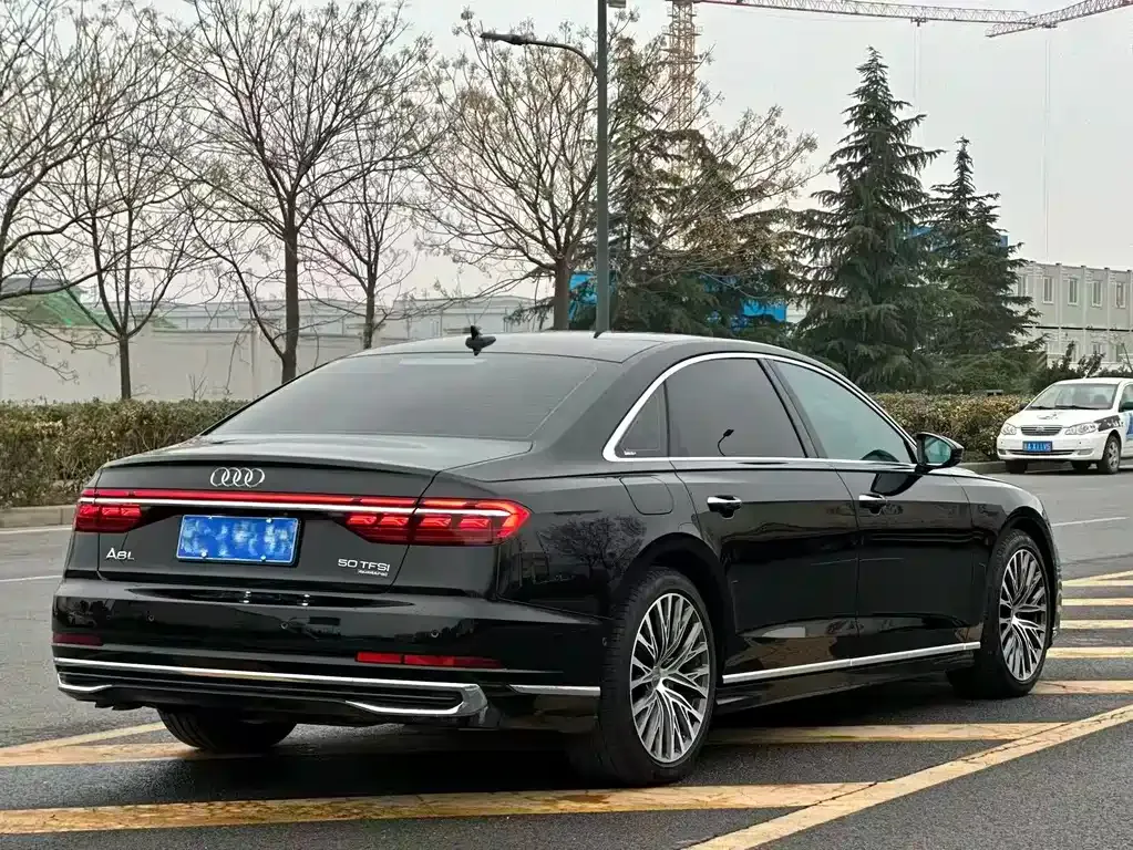 Audi A8 2023 из CN, фото 8