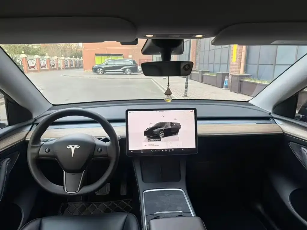 Tesla Model Y — фото 2