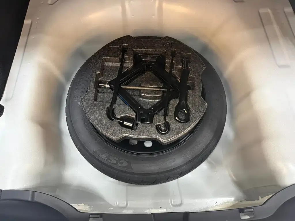 Hyundai Elantra 2023 из CN, фото 3