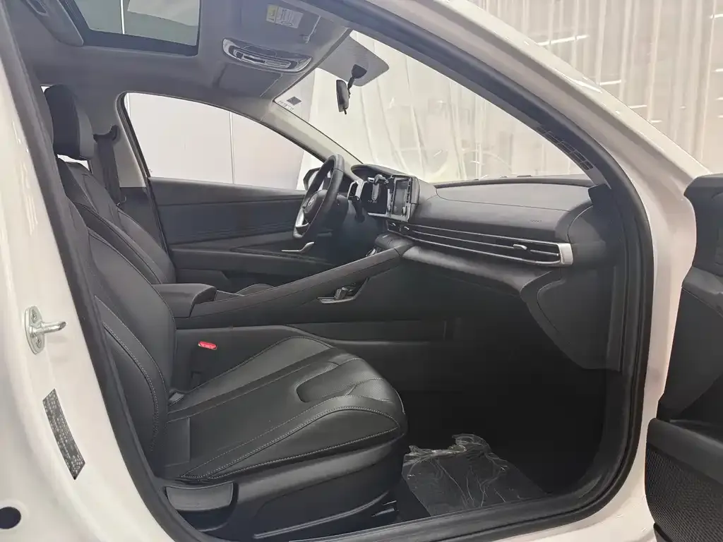 Hyundai Elantra 2023 из CN, фото 9