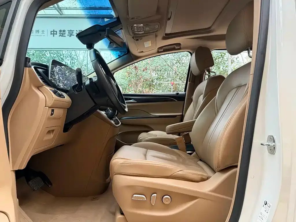 Buick GL8 2021 из CN, фото 3