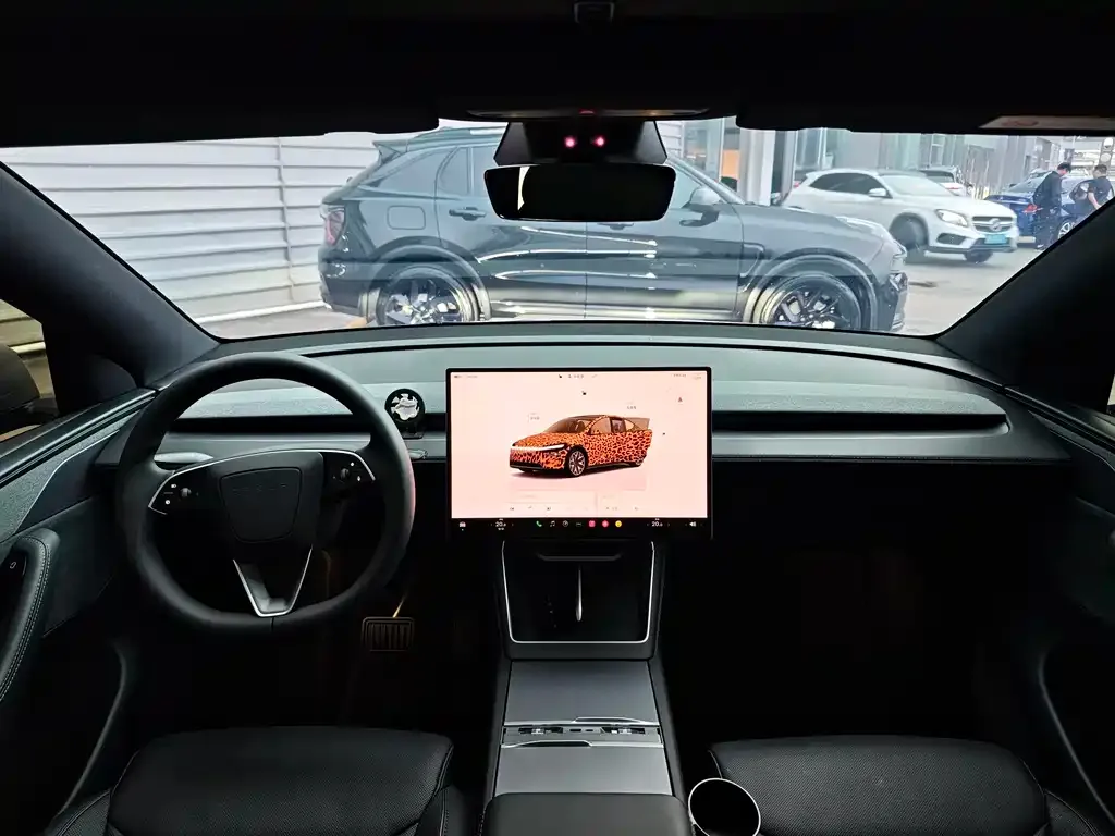 Tesla Model Y L — фото 10
