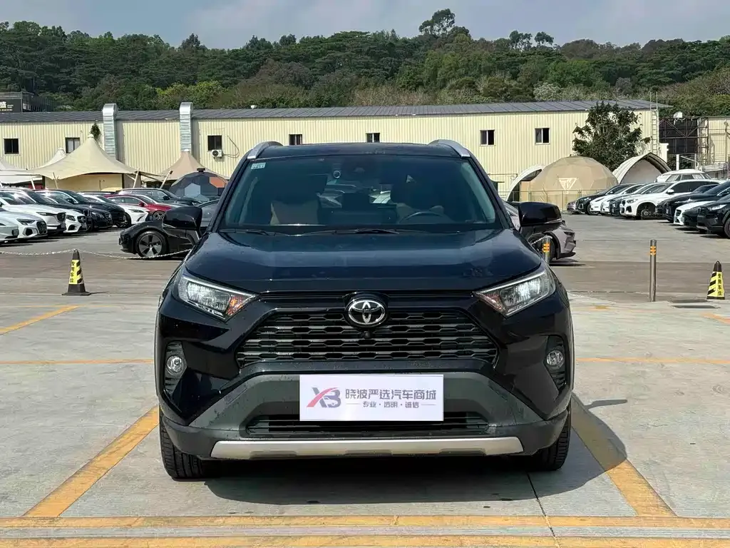Toyota RAV4 — фото 9