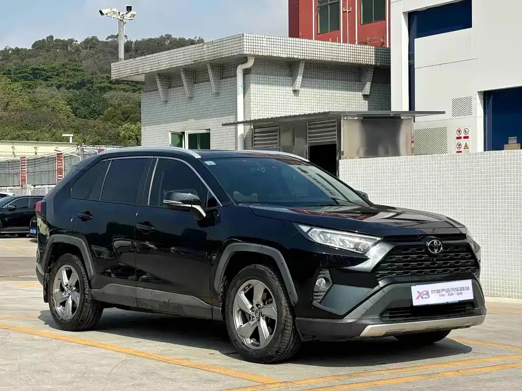 Toyota RAV4 — фото 6