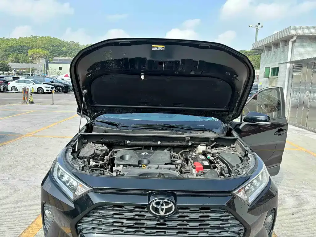 Toyota RAV4 — фото 3