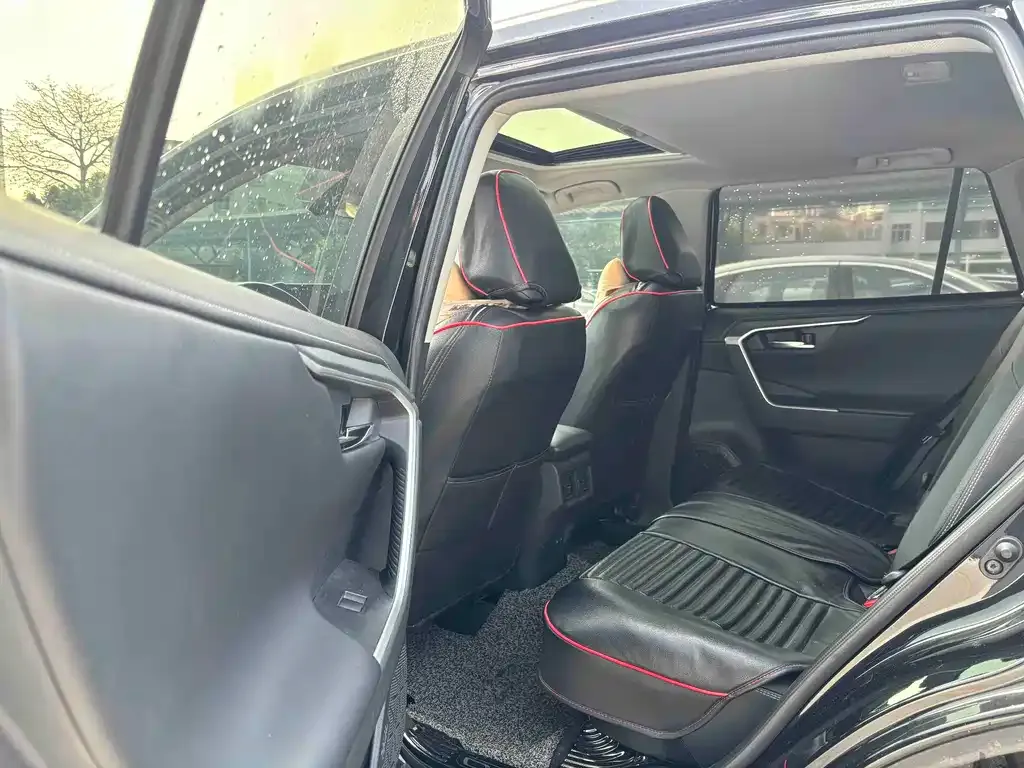 Toyota RAV4 — фото 2