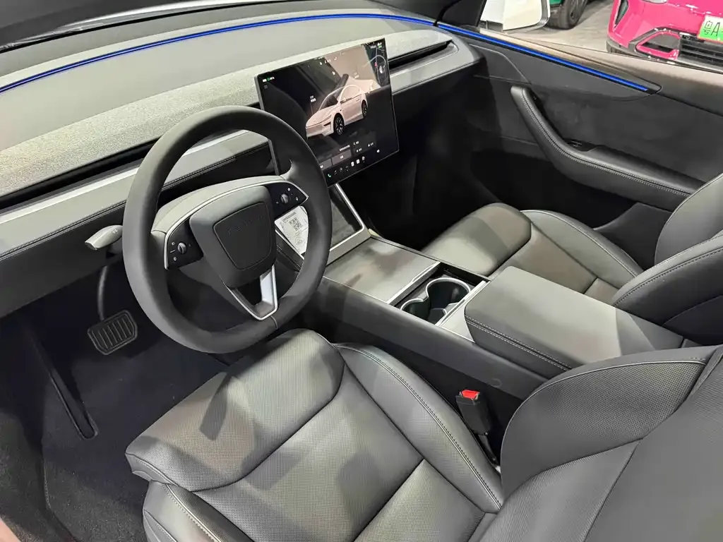 Tesla Model Y L — фото 10