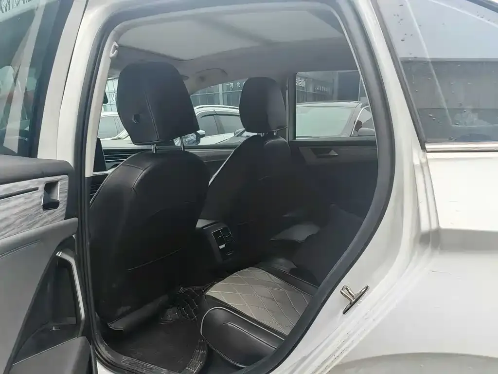 Volkswagen Sagitar 2023 из CN, фото 3