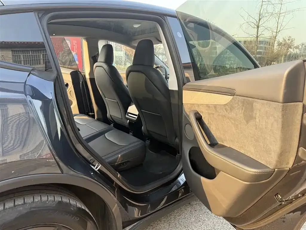 Tesla Model Y 2025 из CN, фото 3