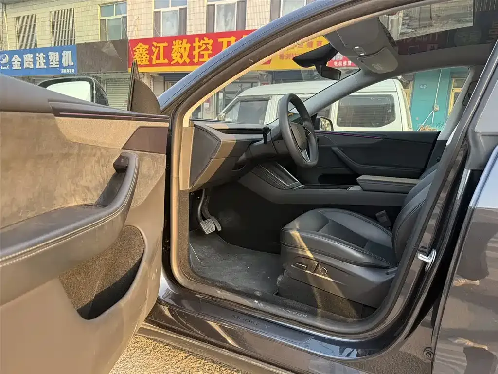 Tesla Model Y 2025 из CN, фото 7