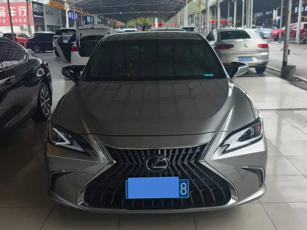 Lexus ES — фото 1