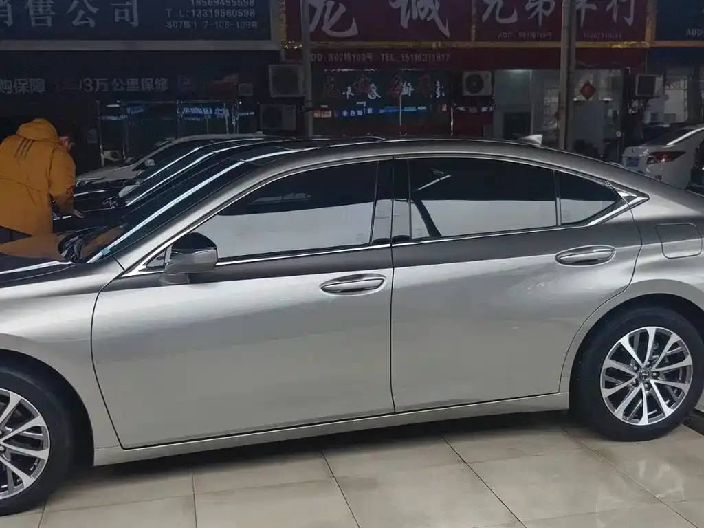 Lexus ES — фото 10