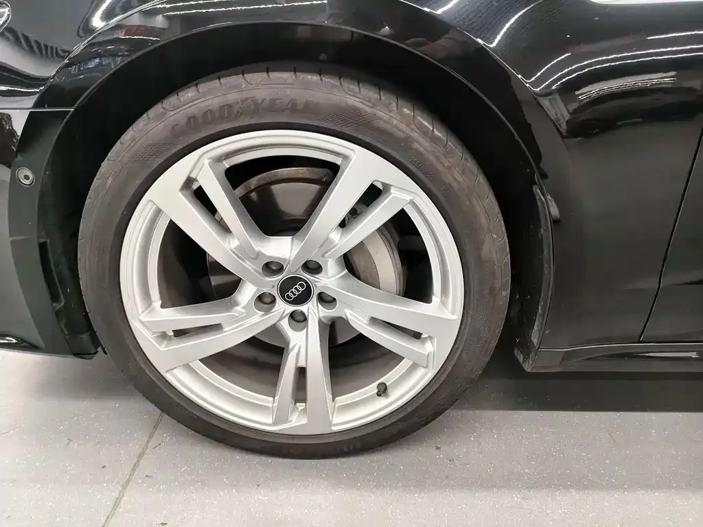 Audi A7L 2023 из CN, фото 6