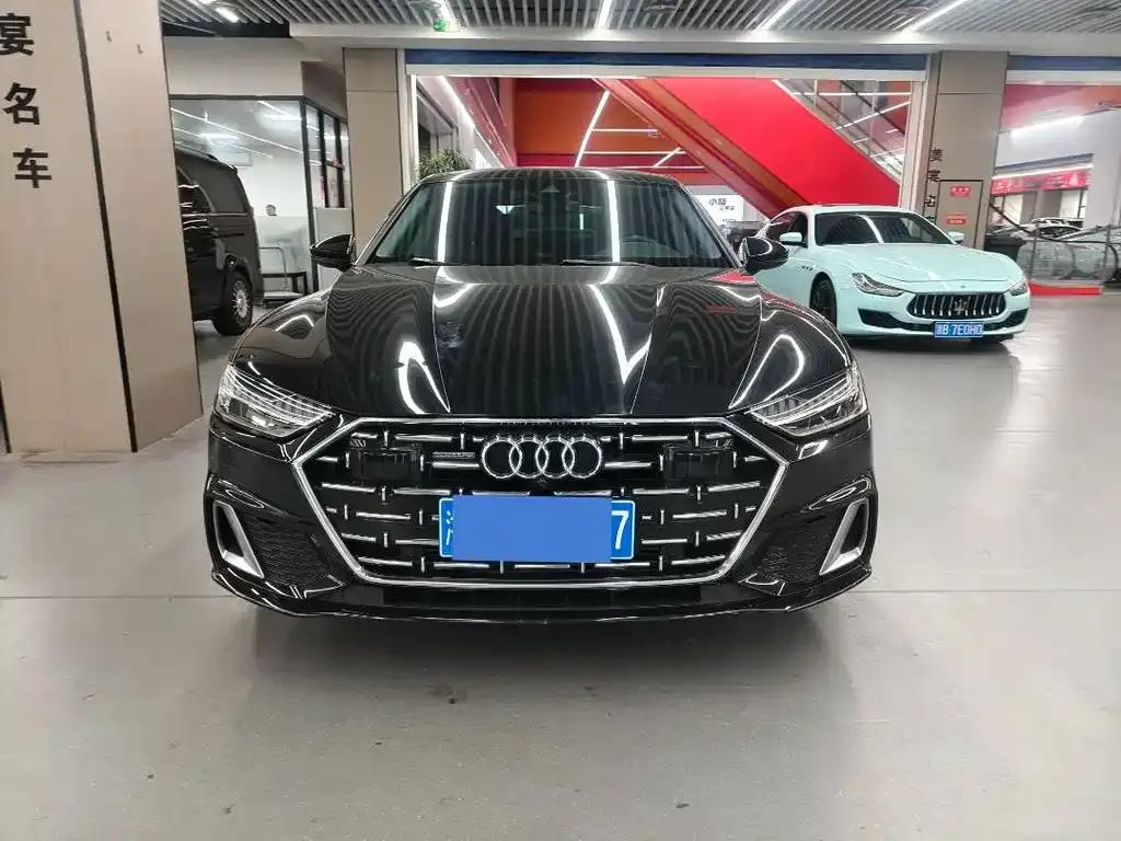 Audi A7L 2023 из CN, фото 2