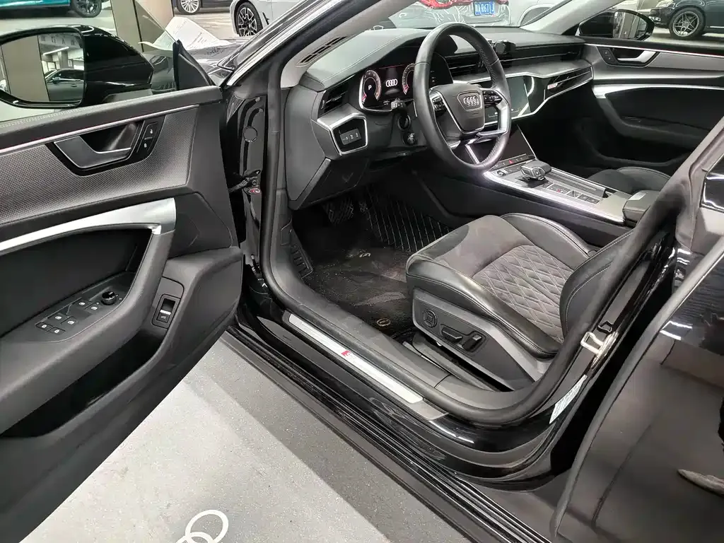 Audi A7L 2023 из CN, фото 3