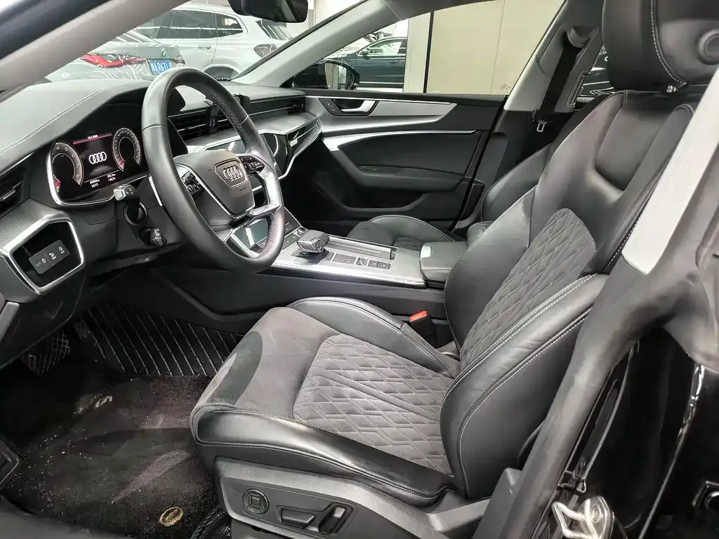 Audi A7L 2023 из CN, фото 9