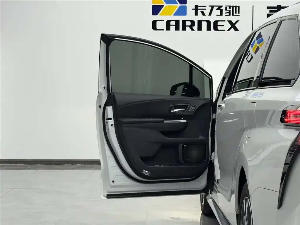 Toyota Granvia 2024 из CN, фото 3
