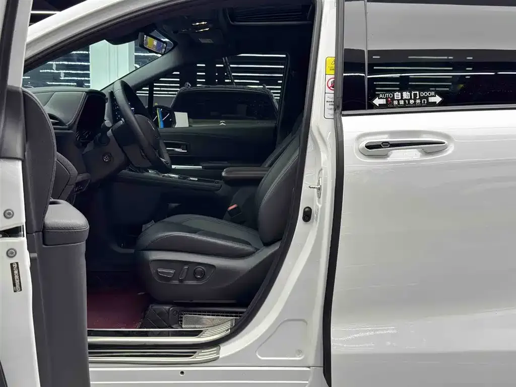 Toyota Granvia 2024 из CN, фото 6