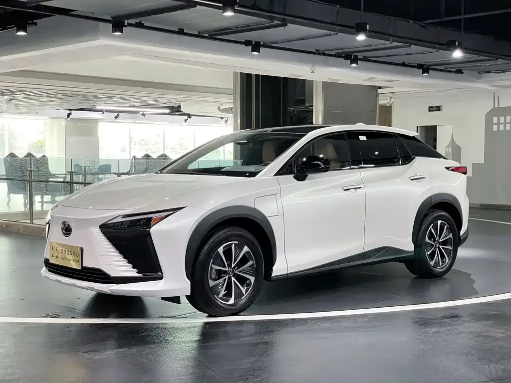 Lexus RZ — фото 1