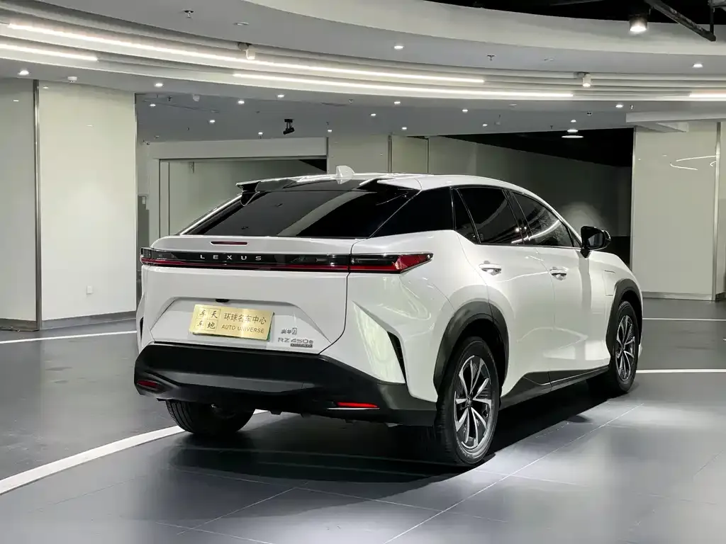 Lexus RZ — фото 2